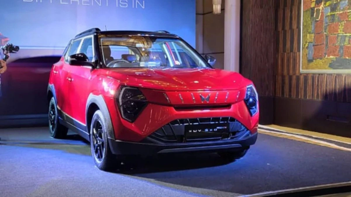 महिंद्रा XUV3XO REVX